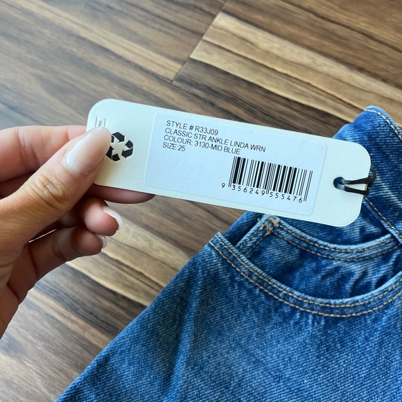 Rollas Classic Ankle Linda Worn Jeans - Picture 3 of 6